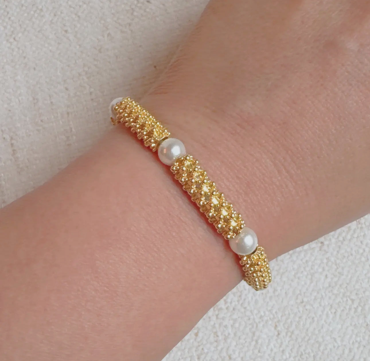 Chris Pearl Stretch Bracelet